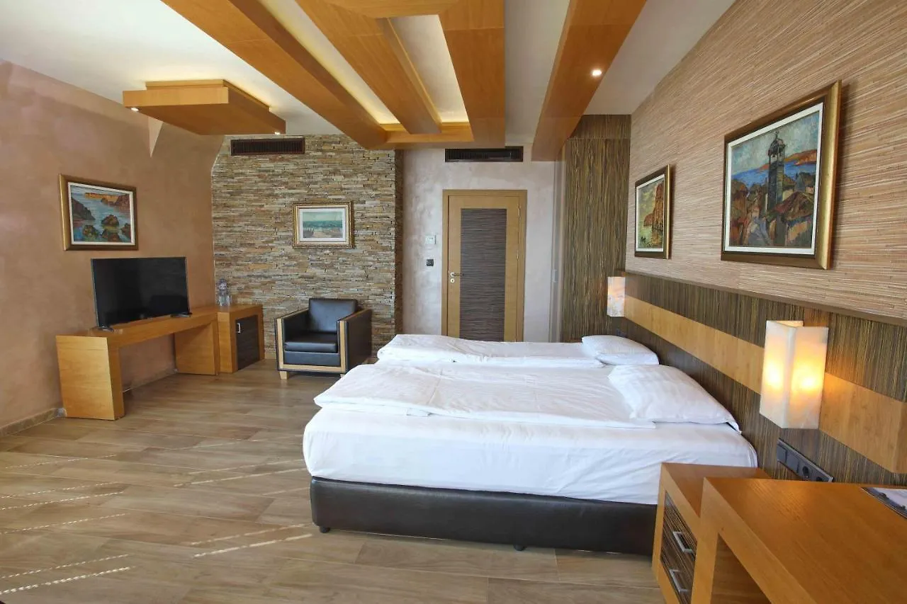 Hotel Art Complex Anel Sozopol 3*,